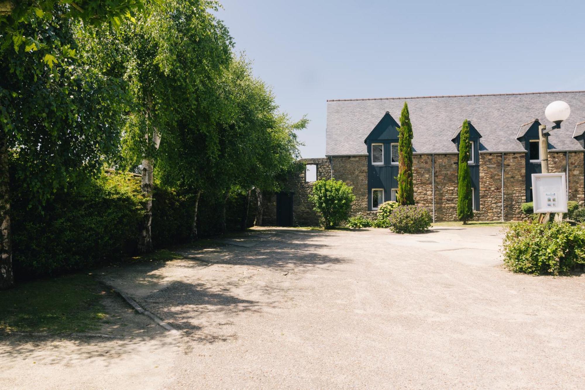 Logis La Grassinais Hotel